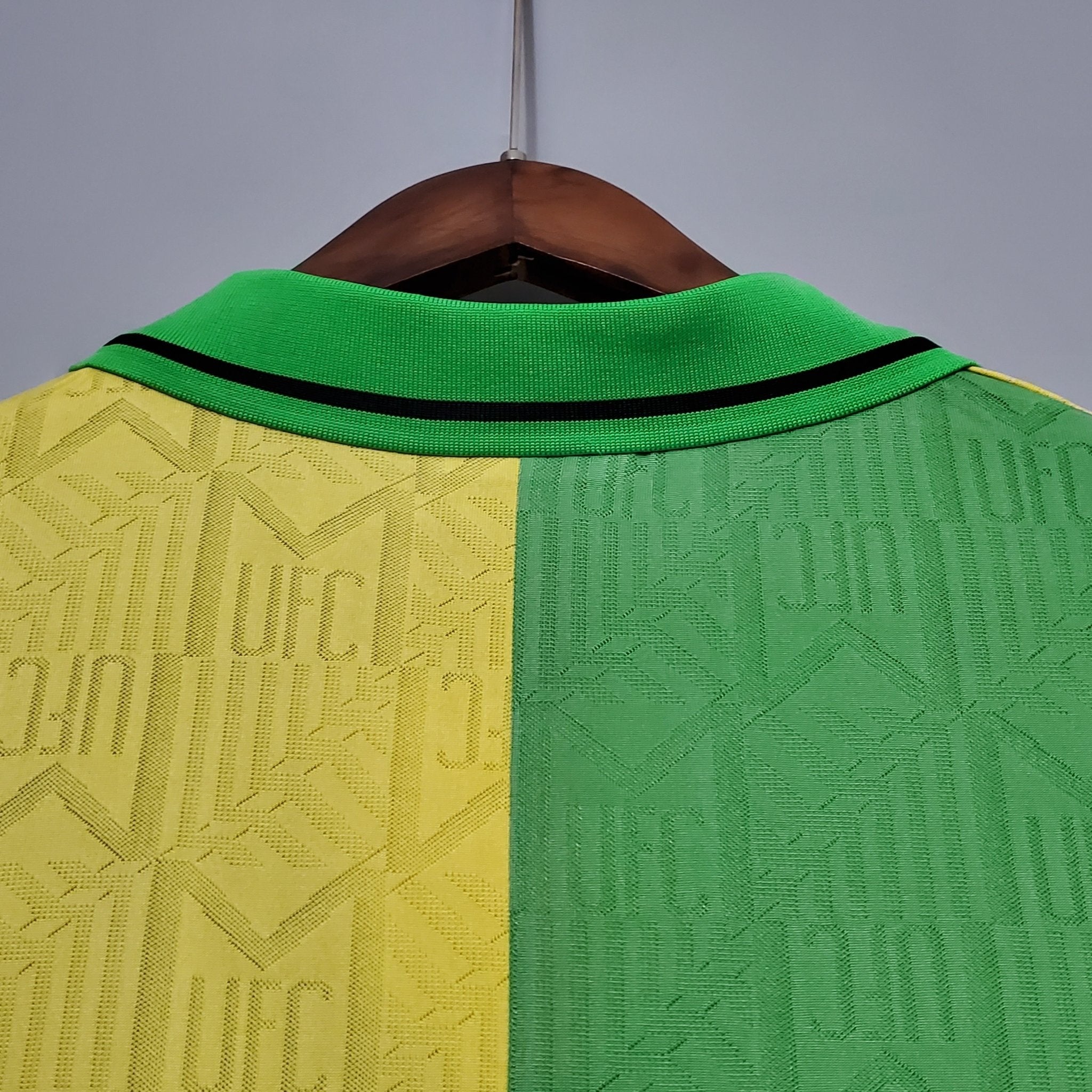 MNCHSTR UTD 1993/94 THIRD X CANTONA Jersey