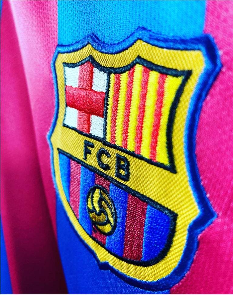 BARCELONA 2005/06 HOME X RONALDINHO Jersey